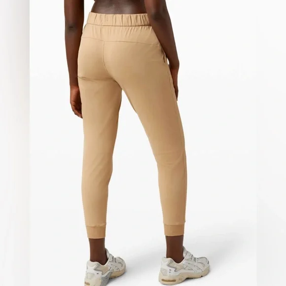 Lululemon On the Fly Jogger - Picture 2 of 10